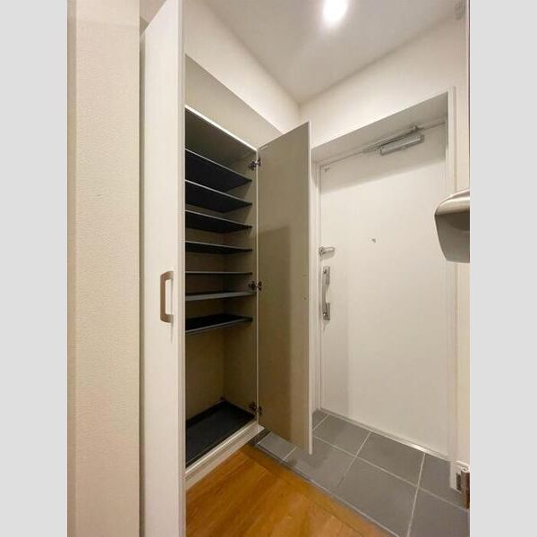 Y・Kレジデンス赤羽西 玄関