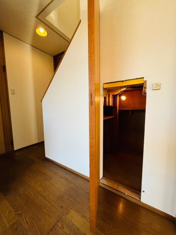 川越市かすみ野戸建 玄関前の収納スペース