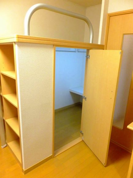 レオパレスホカリズ登戸 内観