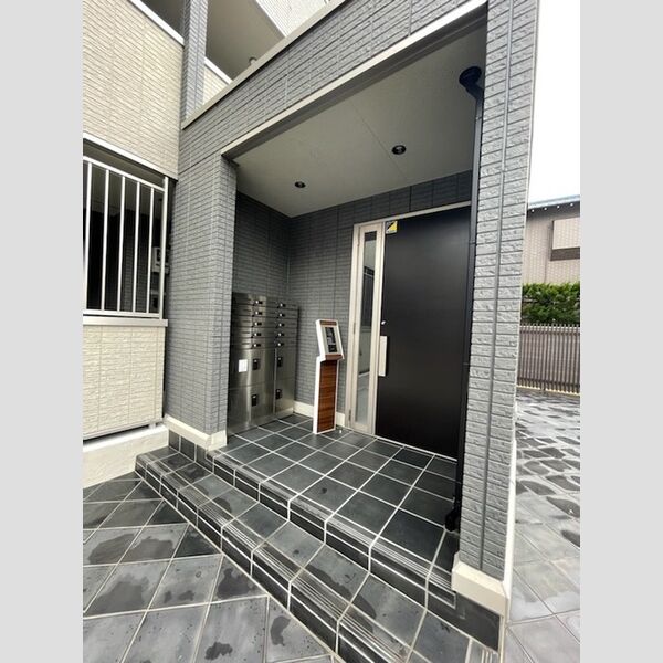 ベル　フロレゾン102号室 エントランス