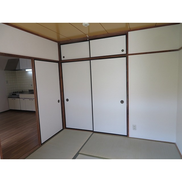 クローバーハイツ0102号室 和室