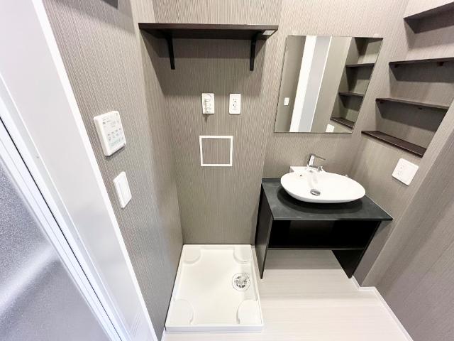 レヴメゾン神山五番館103号室 洗濯機置場（イメージ）