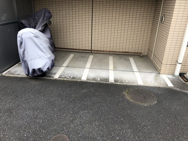 プライムアーバン川崎南幸町503号室 バイク置き場　※参考写真
