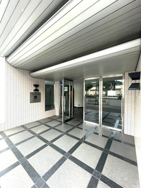 メゾン・ド・ポワリエ エントランス