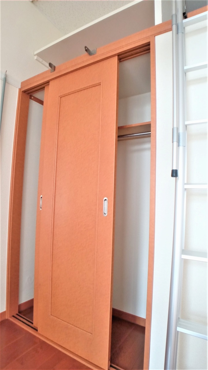 レオパレスＭＬハロープラザ クローゼットの上にも収納スペースがあります。