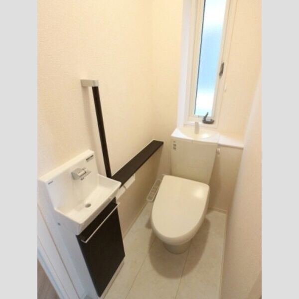 グランドソレイユⅥ 2階トイレ　温水洗浄便座