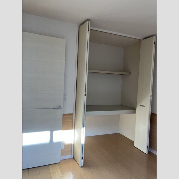 グランモア202号室 洋室②収納