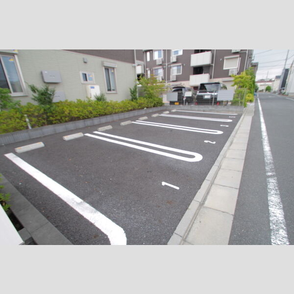 park wisteria 駐車場