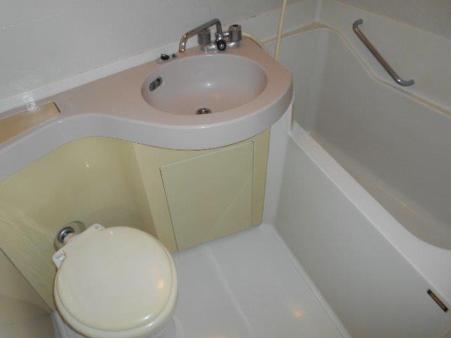 ローズガーデンＡ３２番館(A-032)2階 3点UB