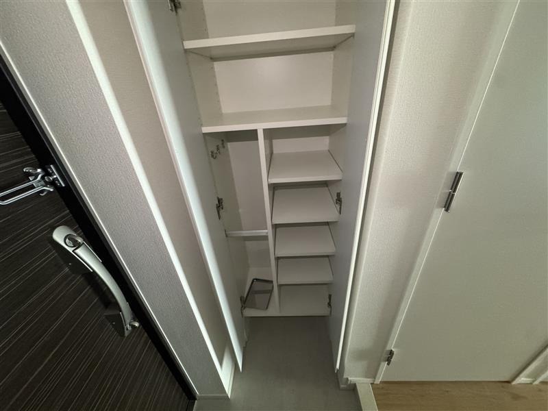 KDXレジデンス成増4階 シューズボックス ※建築中のため他部屋の写真使用