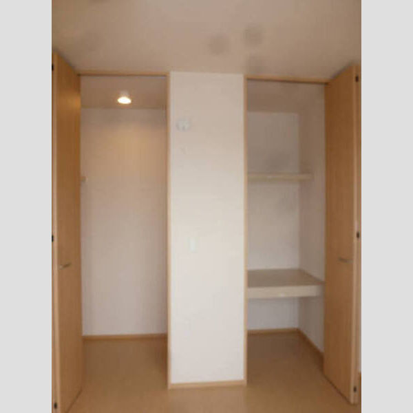 ルーチェH 102洋室収納