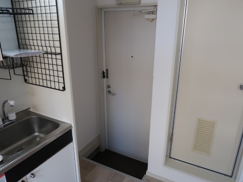 ハイムリバーA棟B棟1階 玄関