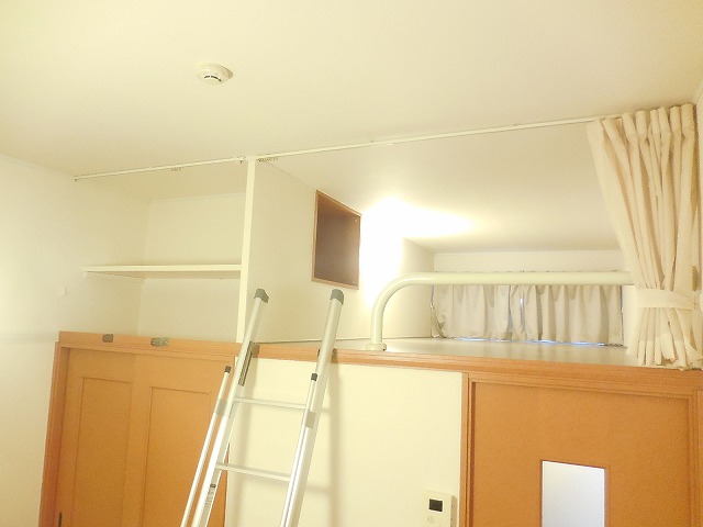 レオパレスドゥジェーム102号室 ロフト付き