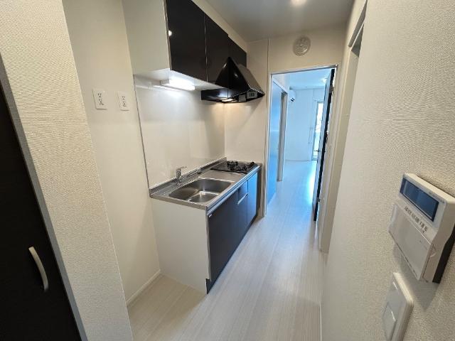 OceanCoastTsudanuma（オーシャンコーストツダヌマ）302号室 廊下・冷蔵庫置き場