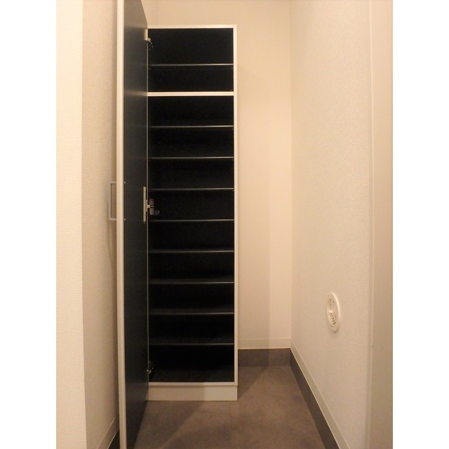 ＣＯＬＩＮＡ101号室 シューズボックス