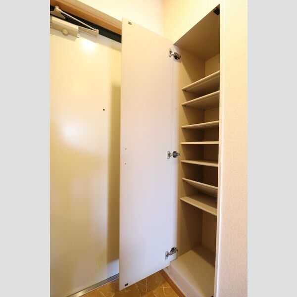 ウィスタリア410号室 ★シューズボックス★