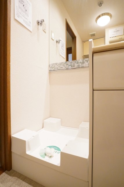 プラトー神宮前1階 室内洗濯機置場