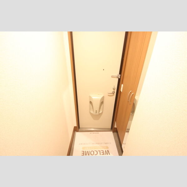 Good　Wood西が丘201号室 玄関