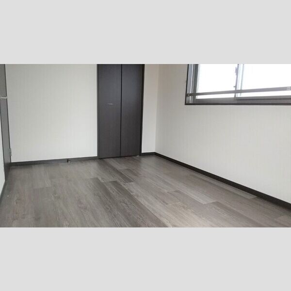 ロイヤルKJ1403号室 洋室