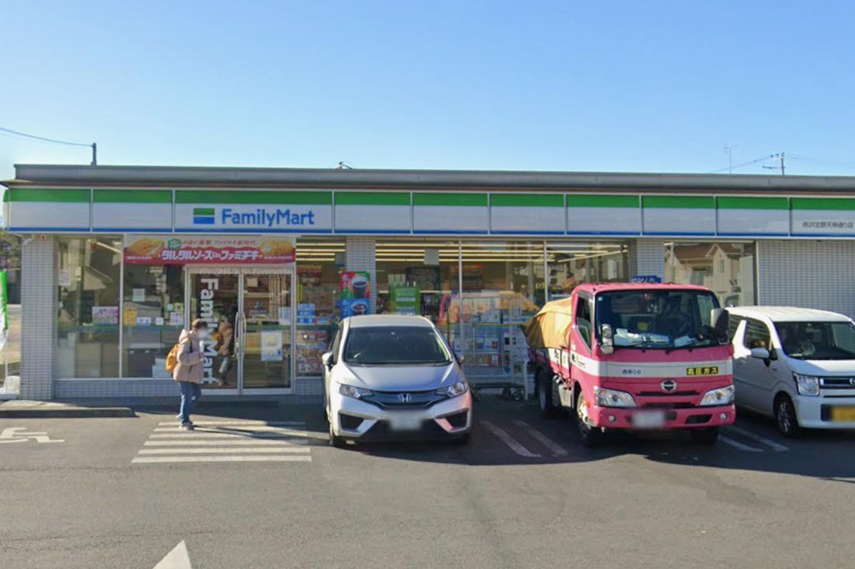 シェヌー椿峰 【コンビニエンスストア】ファミリーマート 所沢北野天神通り店まで503ｍ