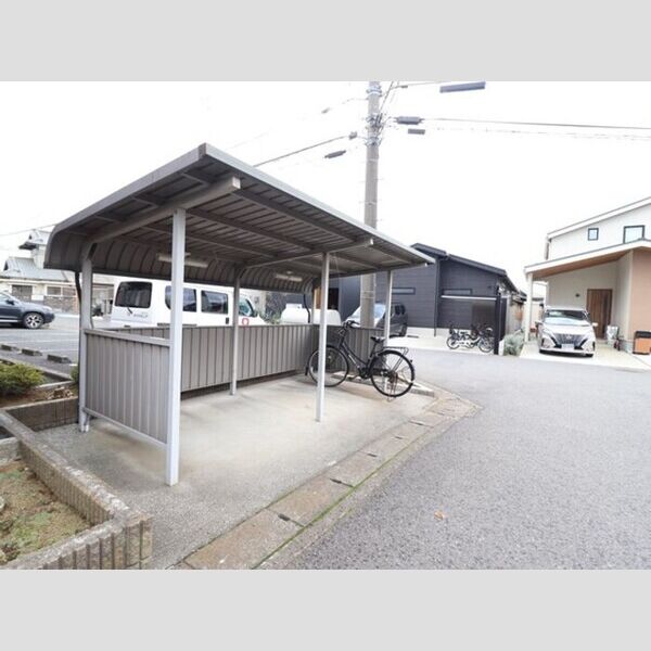 クロスクローバーⅡ 駐輪場