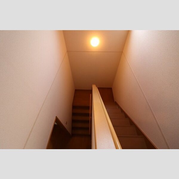 シャルム中尾　ⅠA号室 階段