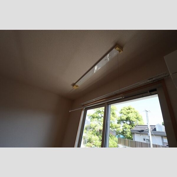 グランモア八柱202号室 室内物干し