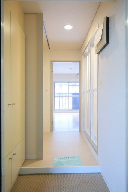 メゾンサンシャイン8階 玄関