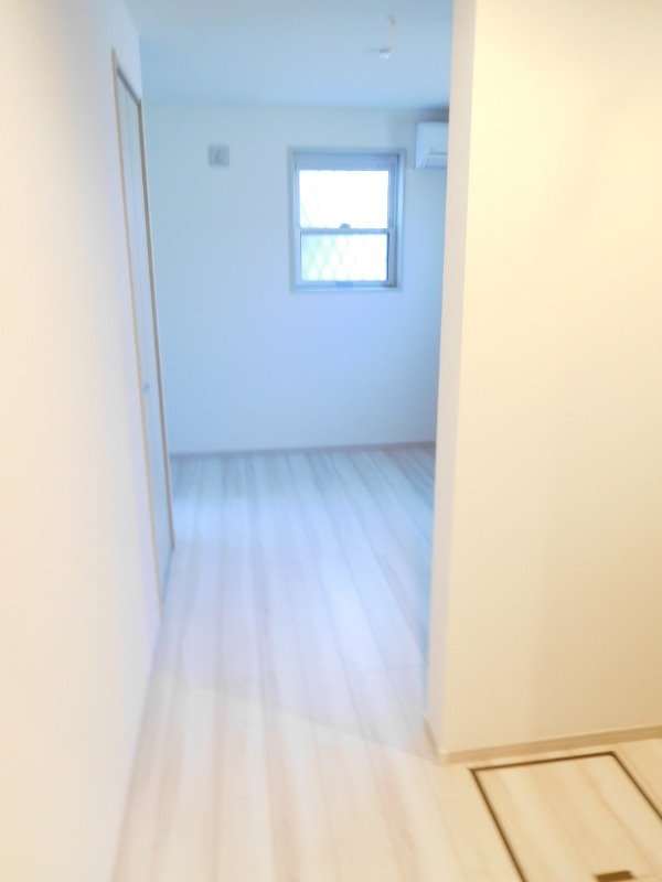 Lily東中山2階 キッチン～洋室