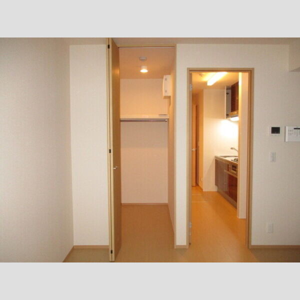 ポム・アール106号室 ウオークインクローゼット