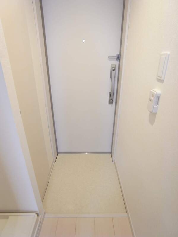 リブリ・令和2階 玄関