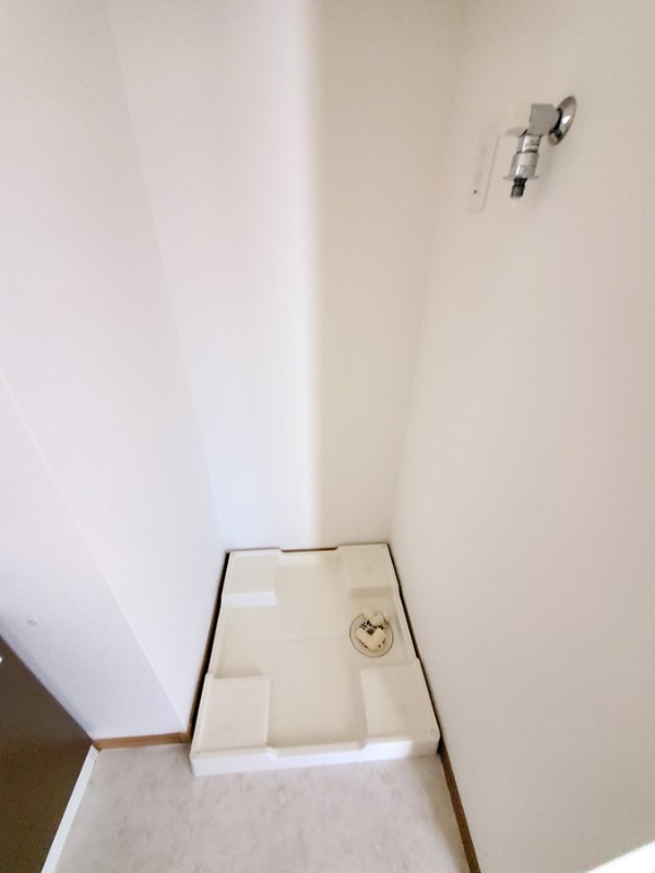 メゾン・ド・ルミエール東山5階 室内洗濯機置場