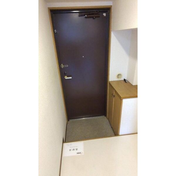 ウイングッド下馬 玄関