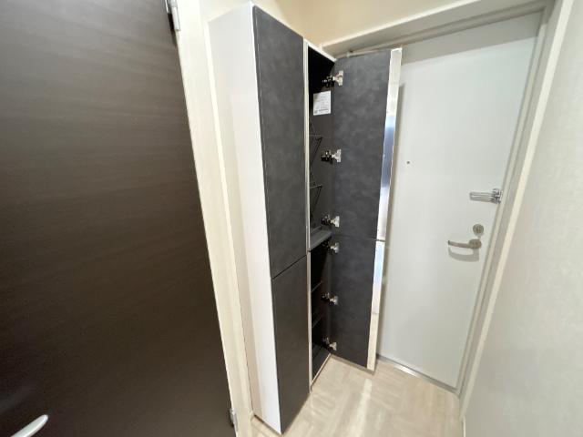 ピーニャ市川102号室 下駄箱