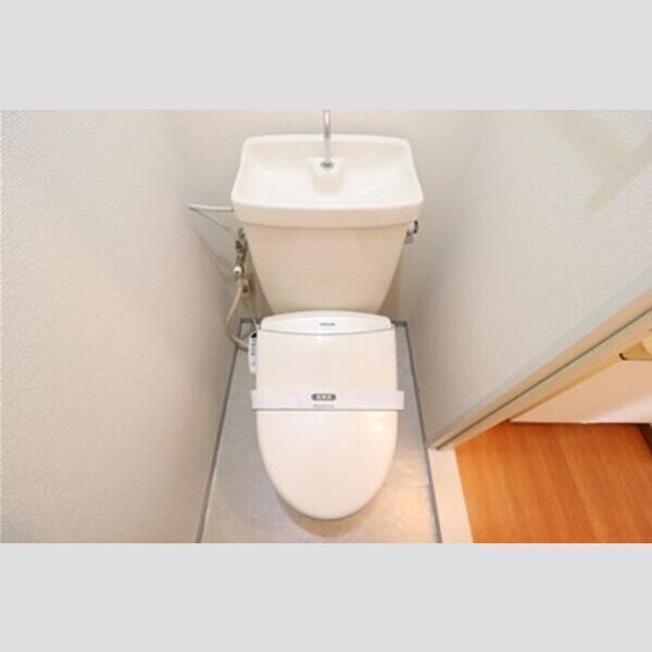 ロイヤルタウン泉　D105号室 温水洗浄暖房便座