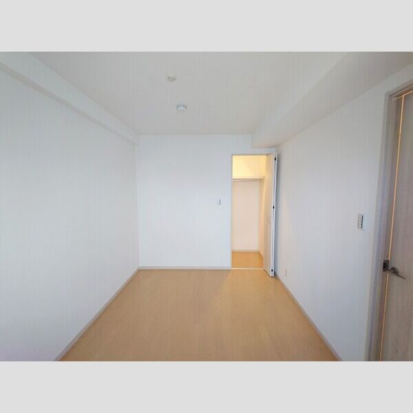 グランヴェールにしすな302号室 洋室6帖(別角度)