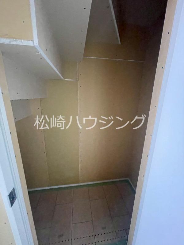 AW中野松が丘1階 収納