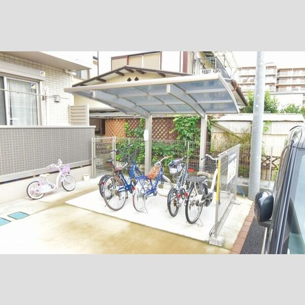 サニーウェル105号室 駐輪場