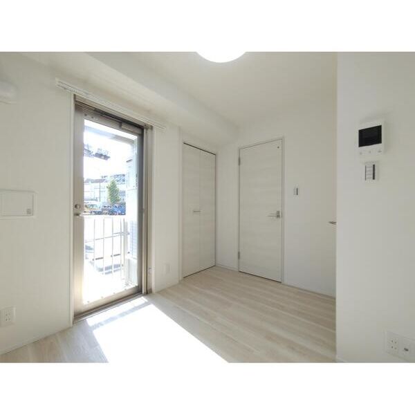 ブルーライトヨコハマ102号室 リビング