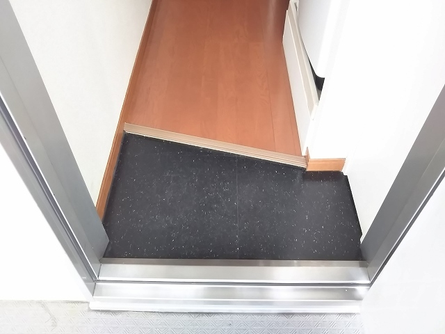 レオパレスエスペラール 玄関