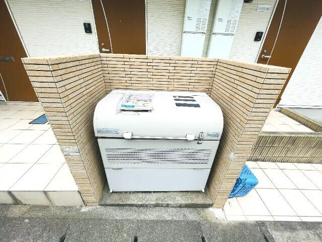 アザーレ・ランド前1階 ゴミ置き場