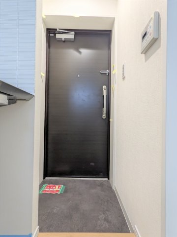 ブランドール坂下三丁目101号室 玄関