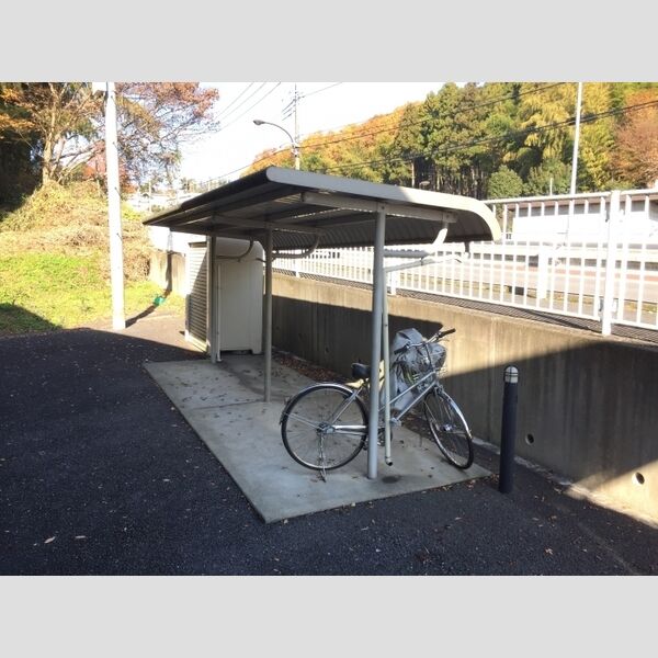 クレセント・シェル 屋根付駐輪場