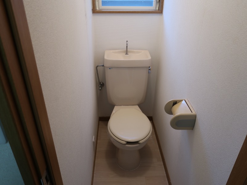 ファミール仲村B2階 トイレ