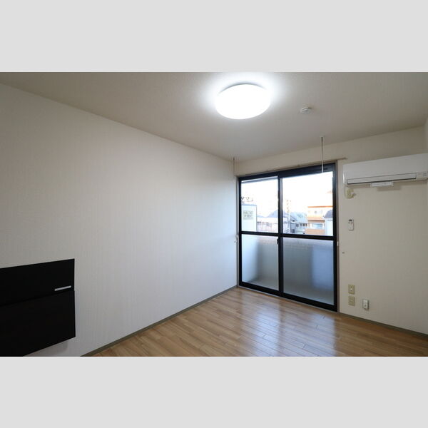 ヴェルドミール202号室 洋室