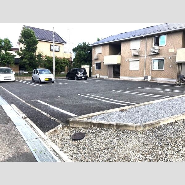 メゾンクレールD201号室 駐車場