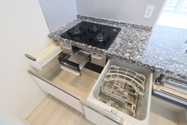 シティタワーズ東京ベイ　CENTRAL TOWER15階 システムキッチン（3口ガスコンロ・グリル付）