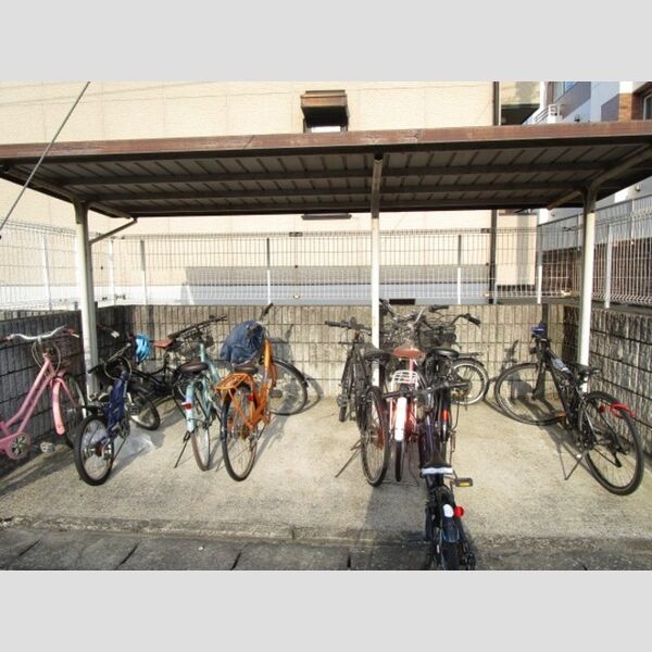 日の出第一秋新ハイツ 駐輪場