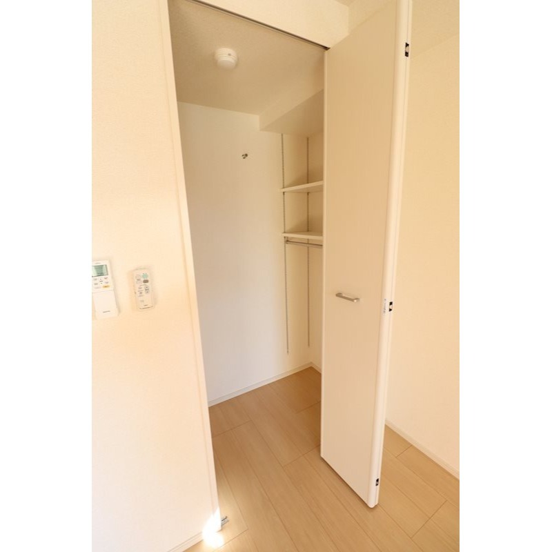 ジェノヴィア東川口1階 収納