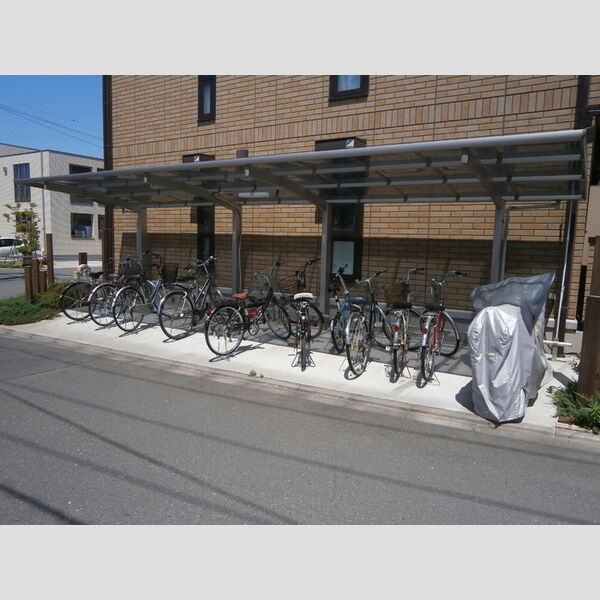 ブリージンAB 屋根付き駐輪場